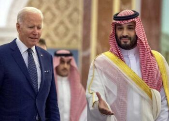 الولايات المتحدة سترفع القيود عن بيع الأسلحة الهجومية للسعودية