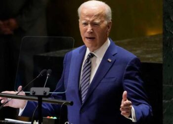 بالفيديو – بايدن يُغنّي!