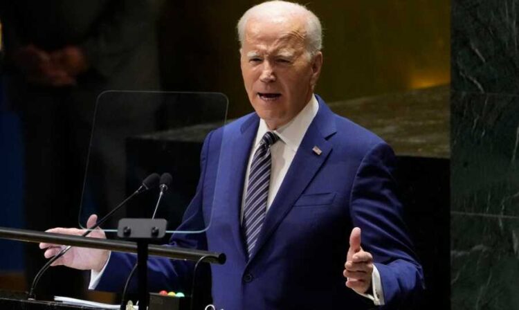 بالفيديو – بايدن يُغنّي!