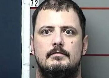 محاولة يائسة للهروب من دفع النفقة: أب يزور وفاته ويخترق قاعدة بيانات ولاية هاواي