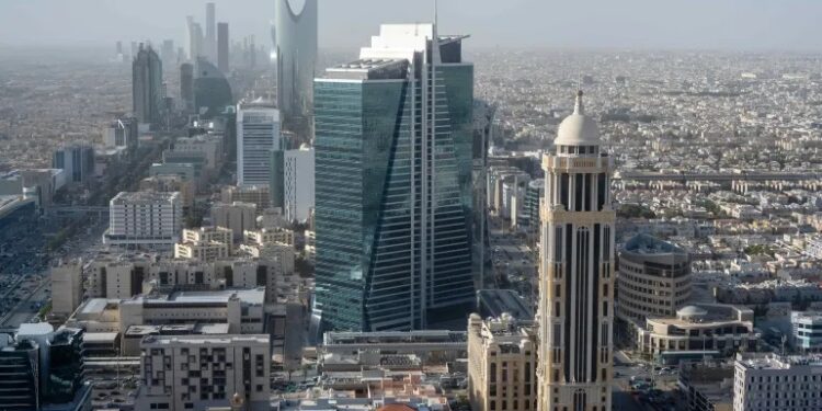 اقتصاد السعودية يواصل الانكماش في الربع الثاني
