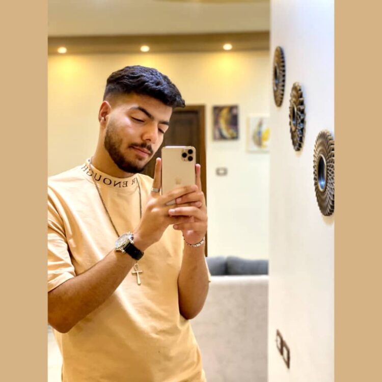 الطالب وسام عبدالله أبو عاصي ناجحاً.. ألف مبارك