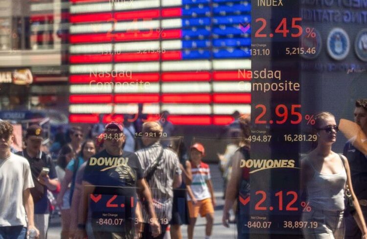 المتداولون يهرعون إلى صناديق “البجعة السوداء” للتحوط من انهيار أسواق المال