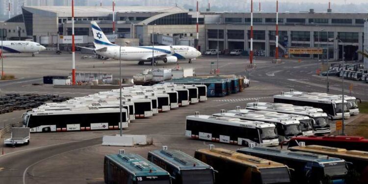 تعطل الموقع الرسمي لهيئة مطارات إسرائيل.. واشتباه بهجوم سيبراني