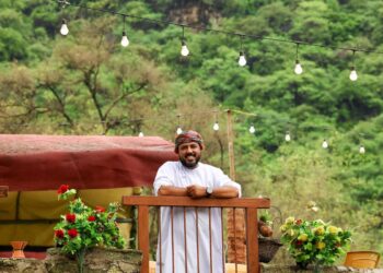 حرارة الخليج تدفع سكانه للاستمتاع بطقس صلالة المعتدل