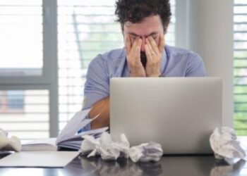 أطباء يحددون مرضا خطيرا اعراضه النسيان وسوء النوم