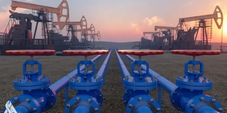 النفط يتجه لمكاسب أسبوعية وسط تحسن التوقعات لأميركا