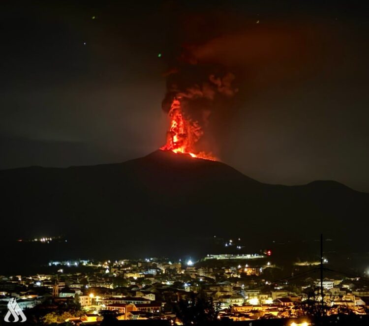 ثوران بركان إتنا في جزيرة صقلية الإيطالية