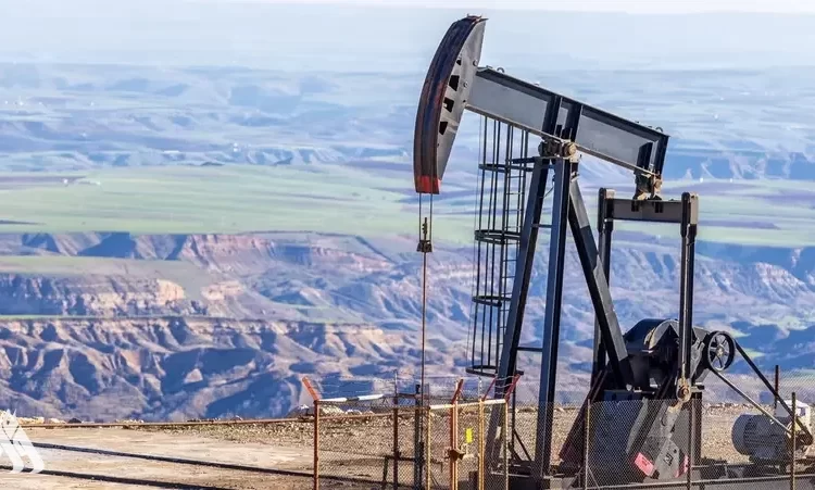 أسعار النفط تتجه لتحقيق مكسب أسبوعي