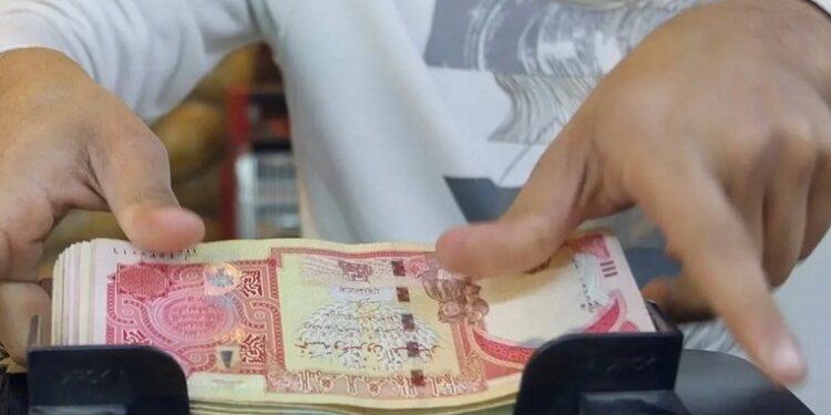 خبير مالي يشخص “خطأً فادحاً” في النظام المصرفي العراقي