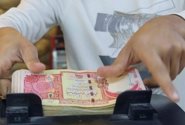 خبير مالي يشخص “خطأً فادحاً” في النظام المصرفي العراقي