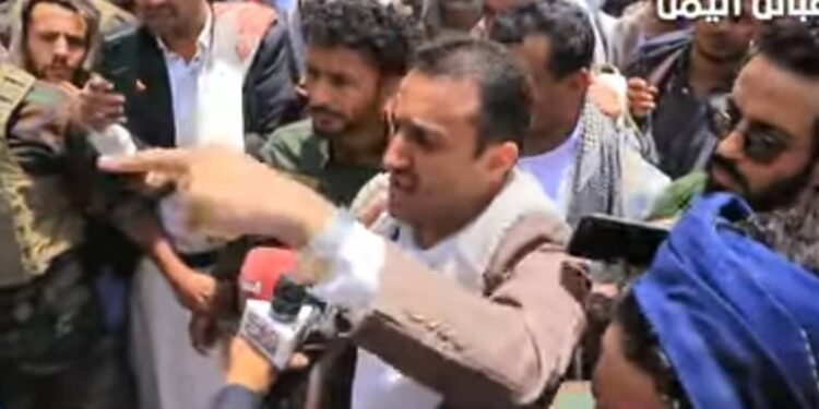 اليمن.. بعد يوم من المناشدة وقبل يومين من الاعدام.. شيخ يمني ينجح  في اعتاق رقبة سجينه وسجين من محافظة ريمة