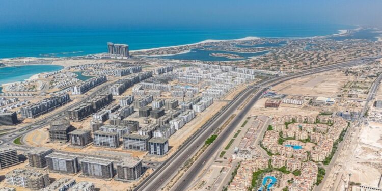 مصر.. خبير اقتصادي يحذر من انفجار الفقاعة العقارية ويحدد 3 وسائل لمنعه