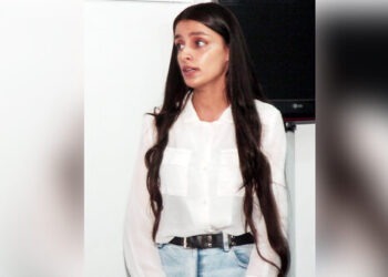 إباء محيو موهبة شابة من السويداء تجمع بين الأدب والغناء