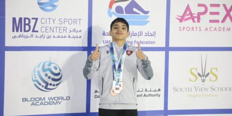 عمر المقداد… موهبة صاعدة في عالم السباحة