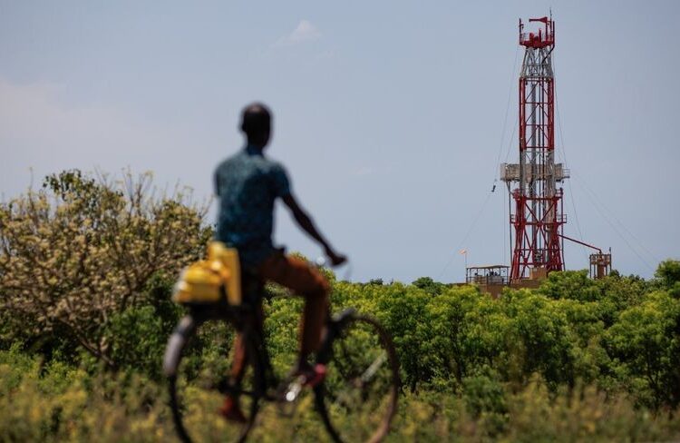 صعود أسعار النفط بعد أسبوع قاسٍ مع ترقب توقعات الطلب