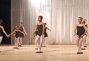 العرض التأسيسي الأول لاستديو إيماشا للباليه