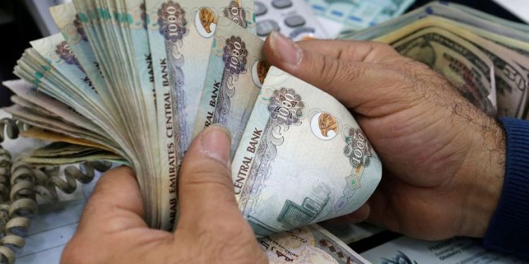 كيف يؤثر خفض أسعار الفائدة على البنوك الخليجية؟