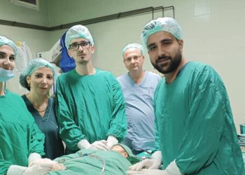 عمل جراحي لحالة تشوه خلقي ولادي نادر يعيد التنفس الطبيعي لطفل حديث الولادة