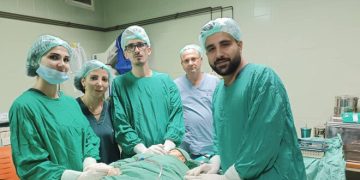 عمل جراحي لحالة تشوه خلقي ولادي نادر يعيد التنفس الطبيعي لطفل حديث الولادة