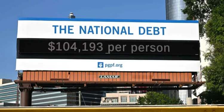 صندوق النقد الدولي يدق ناقوس الخطر.. الديون العالمية تهدد الاستقرار المالي العالمي