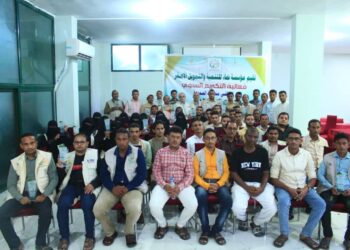 اليمن.. مؤسسة نماء للتنمية والتمويل الأصغر تكرم موظفيها في منطقة الحديدة.