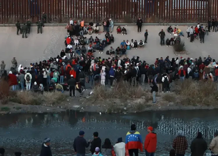 قاض فيدرالي يلغي برنامج بايدن للمهاجرين غير الشرعيين