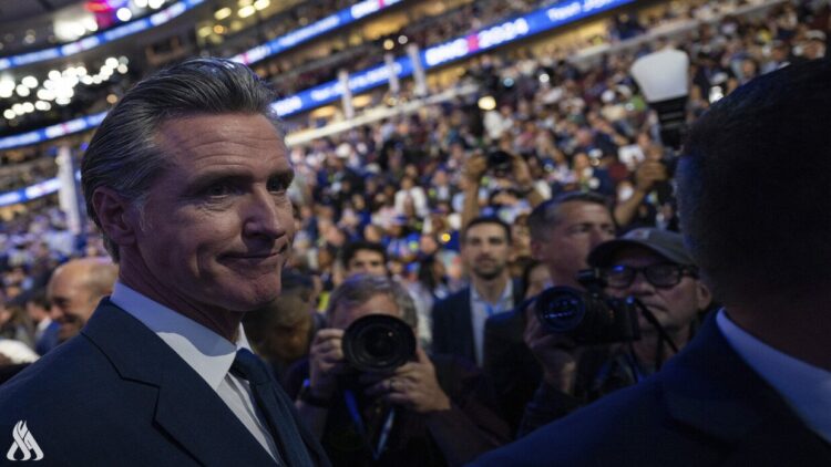 حاكم كاليفورنيا يتعهد بمحاربة ترامب
