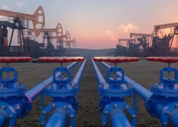 تراجع أسعار النفط مع توقع ضعف الإعصار في خليج المكسيك