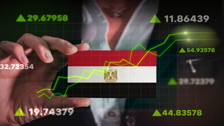 رجل أعمال مصري شهير يشير إلى أسوأ أزمة تواجه البلاد