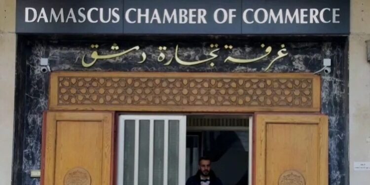 سوريا تتجه لتبني نظام اقتصاد السوق واستئناف قريب لعمل المطار