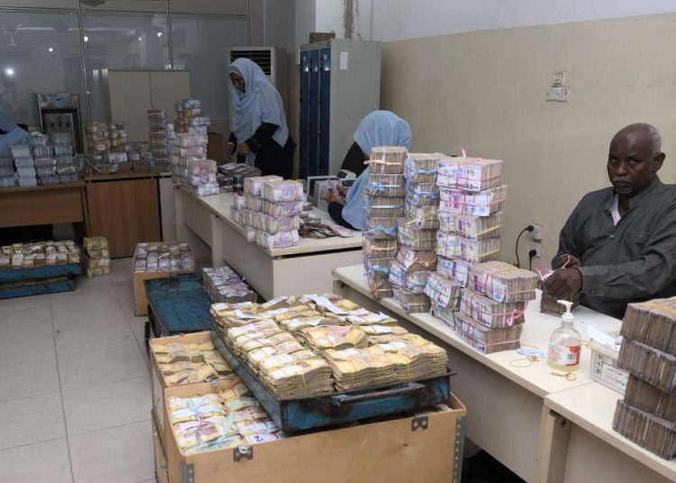 العملة السودانية تواصل التدهور أمام الدولار