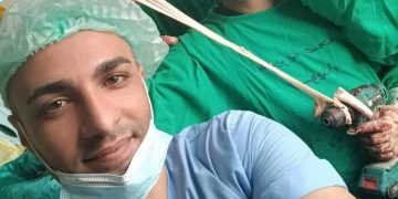 الدكتور أدهم الحلبي لـ حرمون: أعشق الجراحة وكل من لديه طموح لا شيء يمكنه الوقوف أمامه