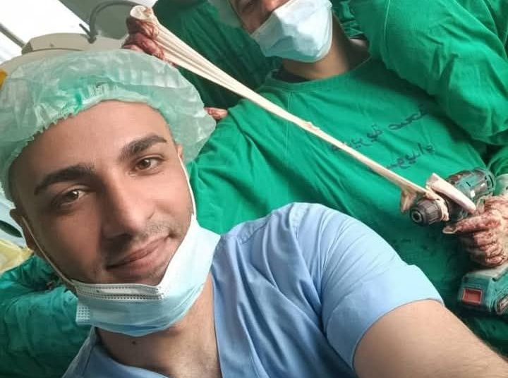 الدكتور أدهم الحلبي لـ حرمون: أعشق الجراحة وكل من لديه طموح لا شيء يمكنه الوقوف أمامه