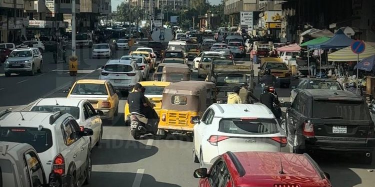 خبير اقتصادي: العراق يواجه تحديات مالية كبيرة بسبب سوء الإدارة والمحاصصة