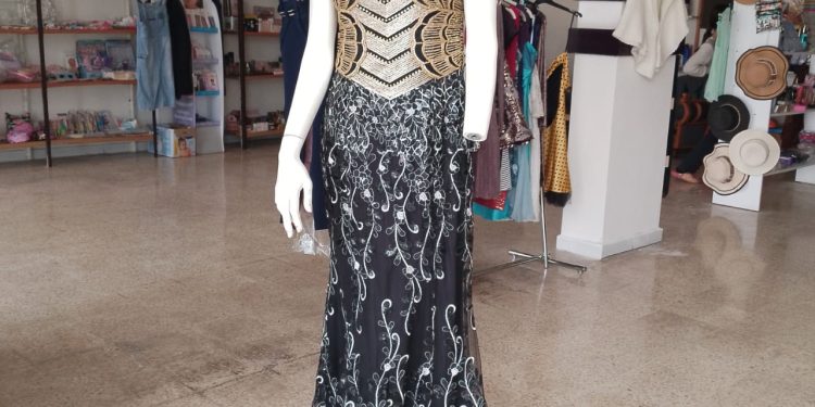 تصفية محل فساتين سهرة