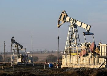 نفط “برنت” ينخفض إلى ما دون 67 دولارا للمرة الأولى منذ 11 يونيو