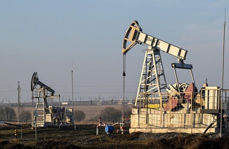 نفط “برنت” ينخفض إلى ما دون 67 دولارا للمرة الأولى منذ 11 يونيو