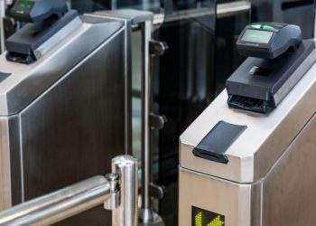 الحكومة الأردنية تشغل البوابات الذكية في مطار الملكة علياء الدولي