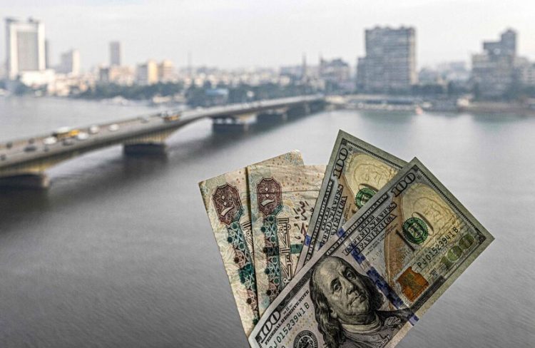 الجنيه المصري تخطى مرحلة الضغوط.. فكم سيكون سعره أمام الدولار؟