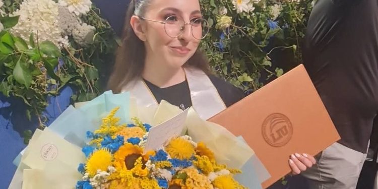 بكالوريوس في تعليم الإنكليزية لأصالة رجا مهنا.. الف مبارك