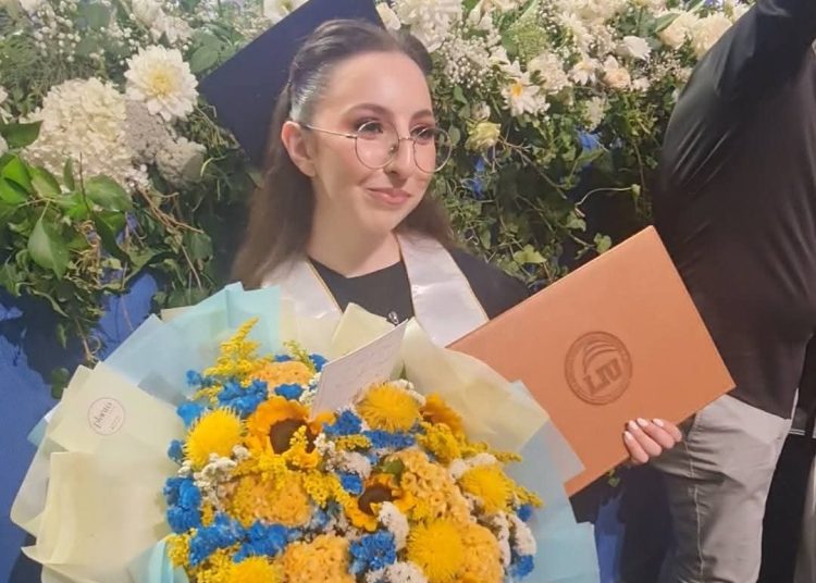 بكالوريوس في تعليم الإنكليزية لأصالة رجا مهنا.. الف مبارك