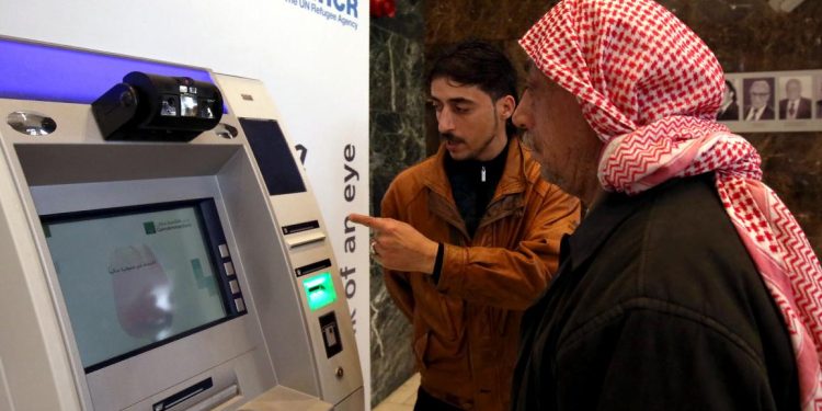 الصرافون في الأردن يطالبون بفتح التحويلات مع سورية