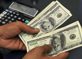 ارتفاع تحويلات العمالة الوافدة بالكويت للخارج خلال الربع الأول وتسجل 3.97 مليار دولار