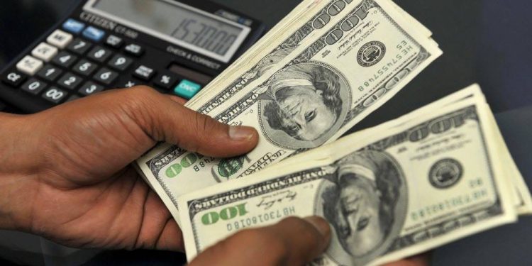 ارتفاع تحويلات العمالة الوافدة بالكويت للخارج خلال الربع الأول وتسجل 3.97 مليار دولار