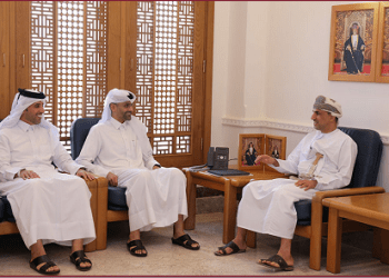 قطر وسلطنة عمان تبحثان تعزيز التعاون الثنائي في مجال العمل