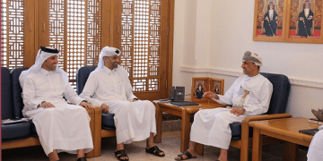 قطر وسلطنة عمان تبحثان تعزيز التعاون الثنائي في مجال العمل