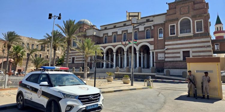 وصفوه بـ” حساب دون علاج.. قانون سداد الدين العام يثير جدلاً في ليبيا