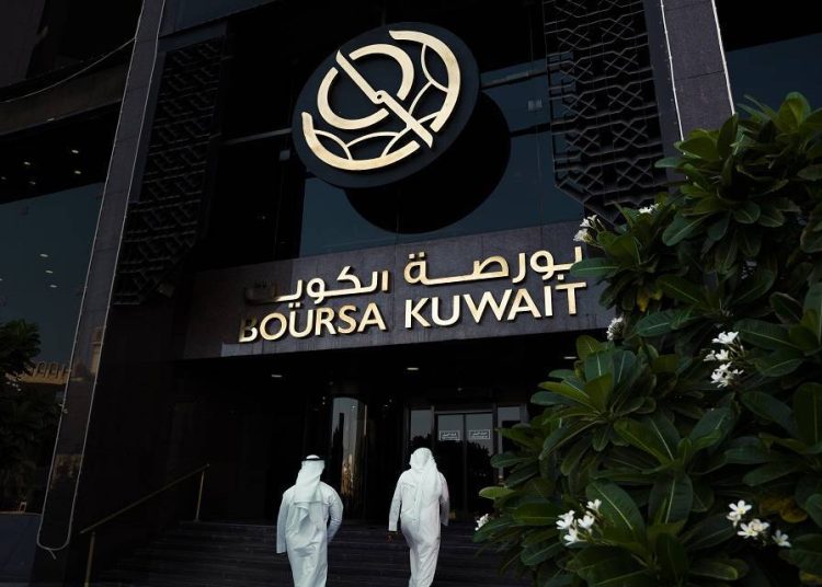 تباين مؤشرات الكويت وسط انخفاض بالقيمة السوقية وزخم تداولات أسبوعي
