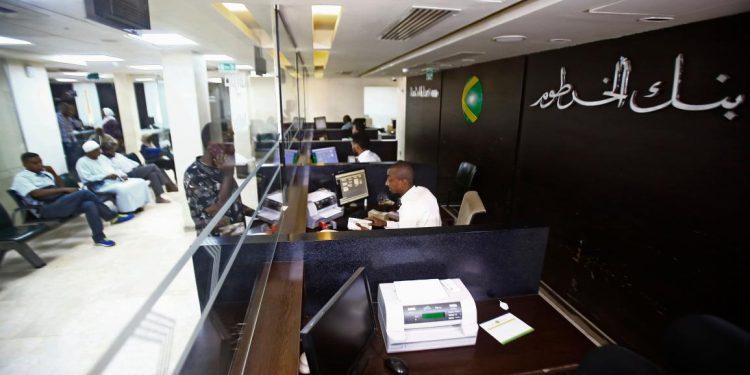 بنك دارفور يمهد لانقسام السلطة النقدية السودانية بعملة الجنيه السوداني القديم
